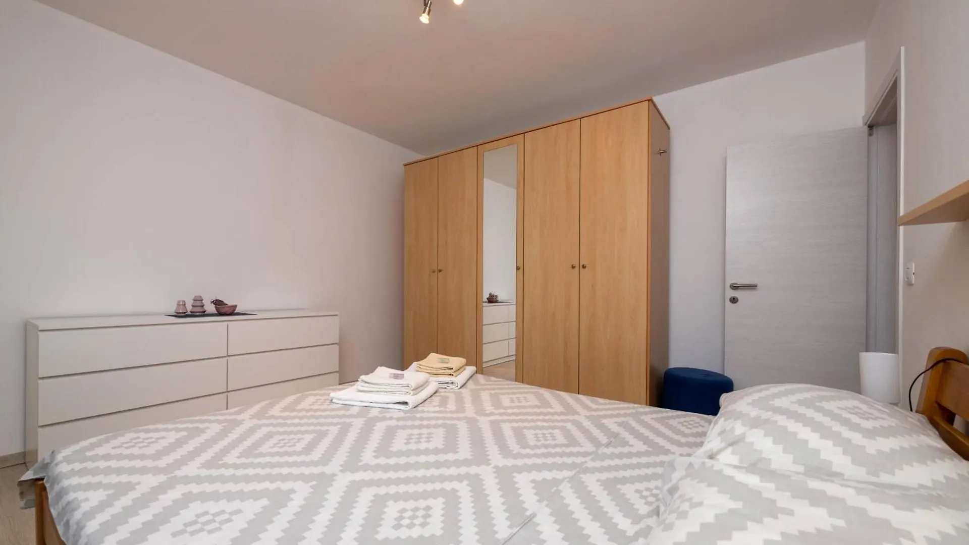 Family Villa Nicole Pula 0*,  Croatia