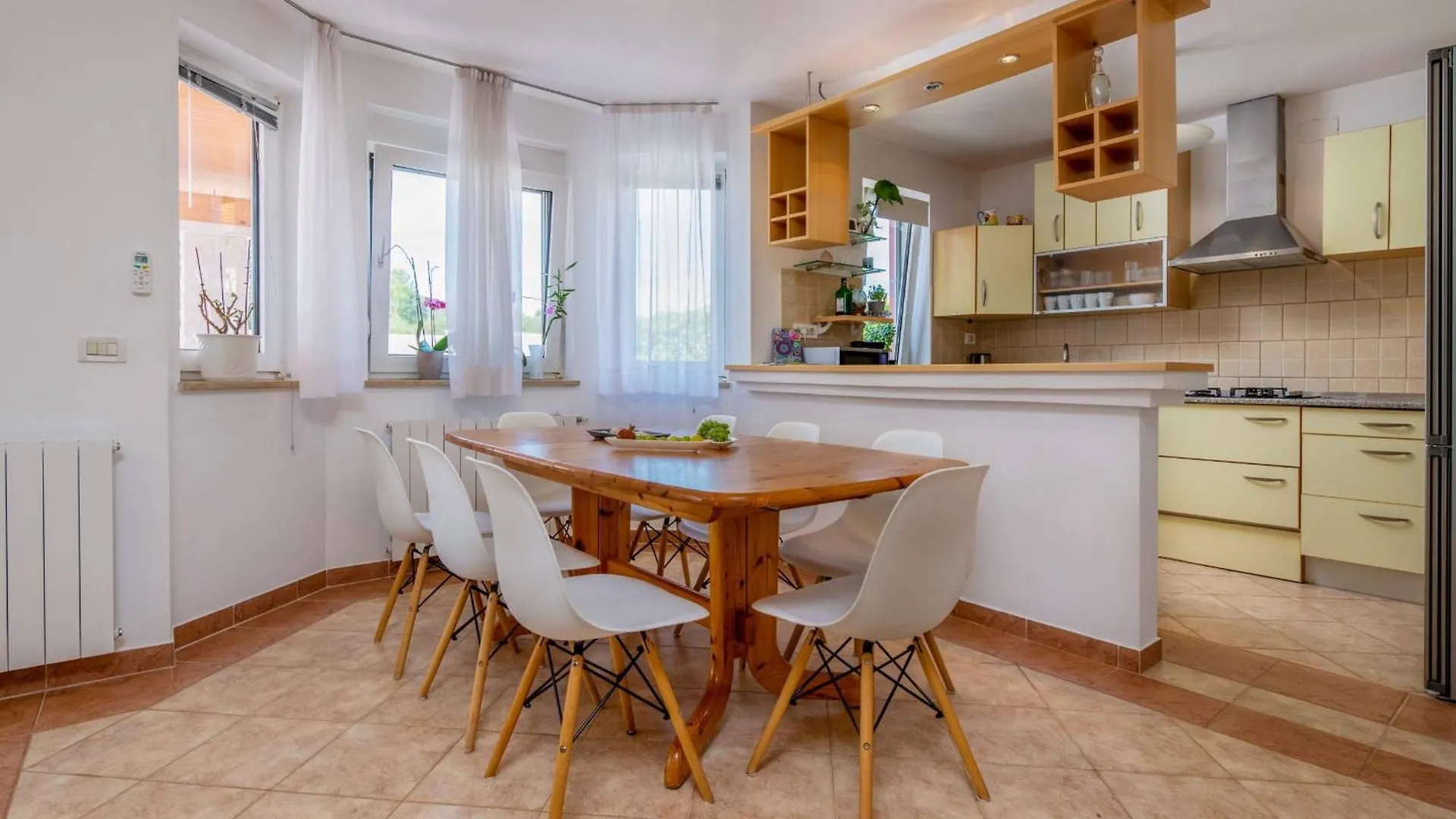 Family Villa Nicole Pula 0*,  Croatia