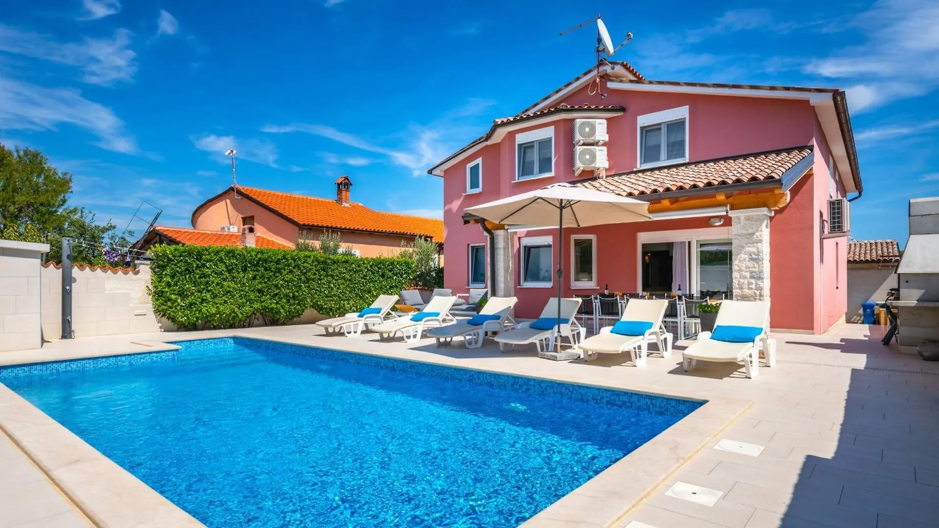 Family Villa Nicole contacts