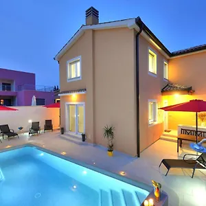  Villa With Private Pool In Village Jadreski